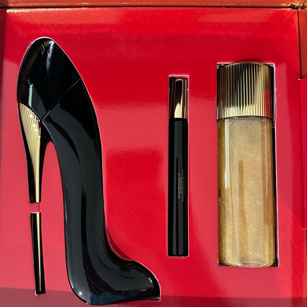 Carolina Herrera Black and Gold Moisturizer & Body Oil Set